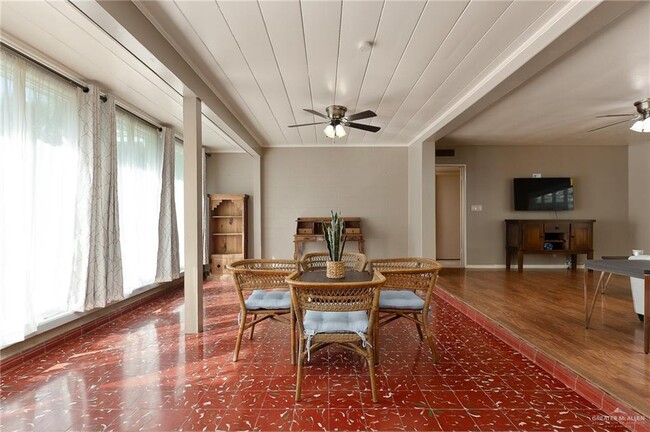 Foto del edificio - 1821 Palm Blvd