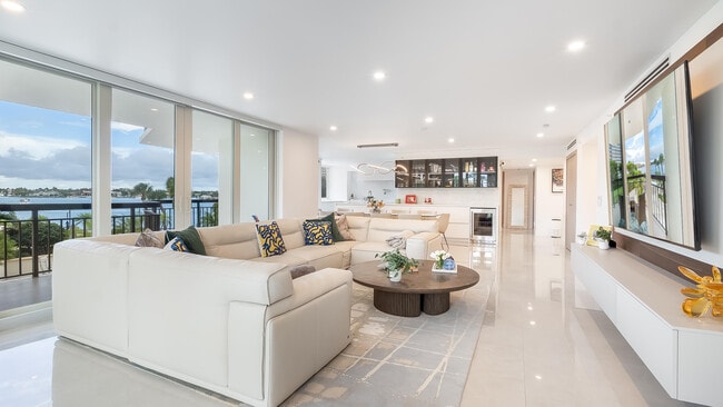 Building Photo - 901 E Camino Real