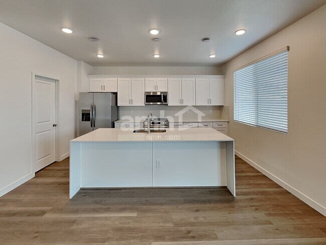 Building Photo - 12638 W Flynn Ln