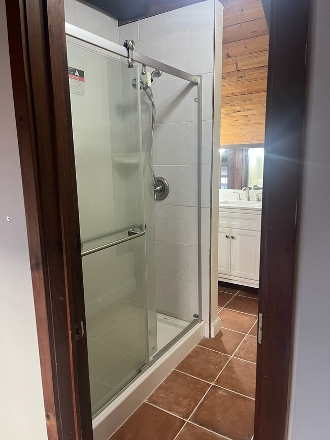 Foto del edificio - 289 White Bridge Rd