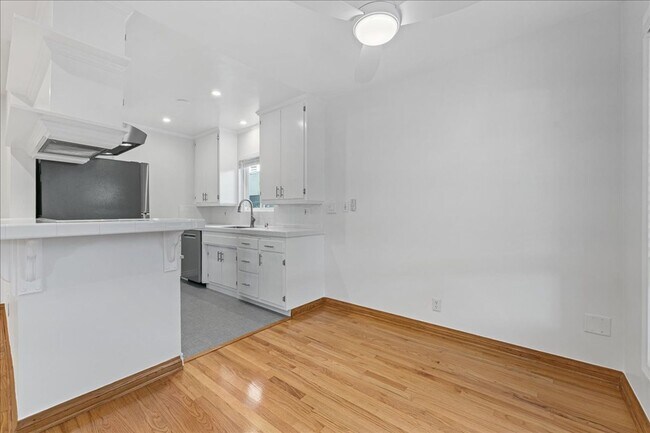 Foto del edificio - 1739 Washington Way