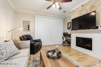 Building Photo - 13810 Sutton Park Dr N