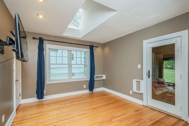 Building Photo - 5828 Walnut Hill Ave