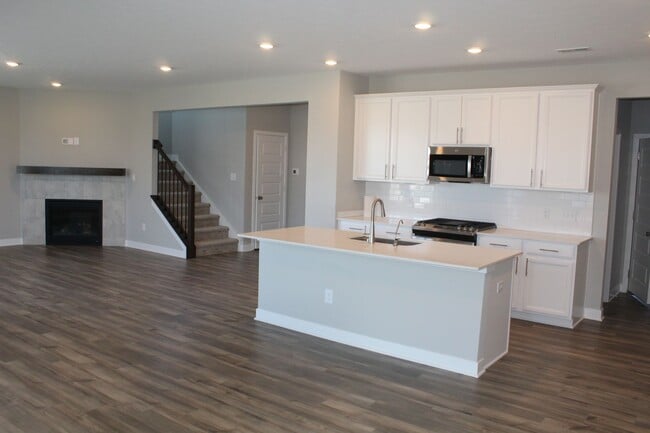 Building Photo - Beautiful Newer 5 BR Home in Brownsburg!