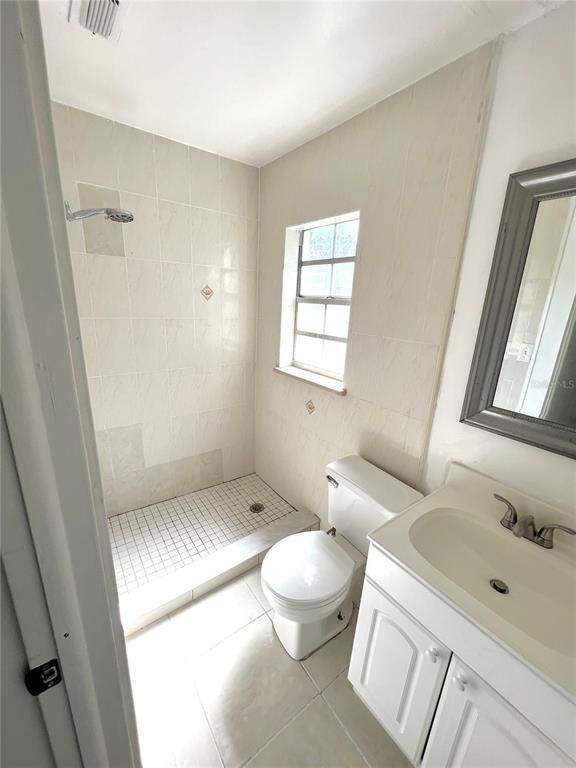 Building Photo - 2819 Kinnon Dr