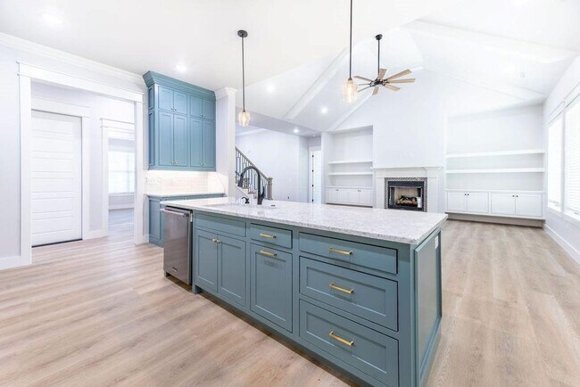 Foto del edificio - 5 bedroom CUSTOM BUILT home in Elm Springs MUST SEE