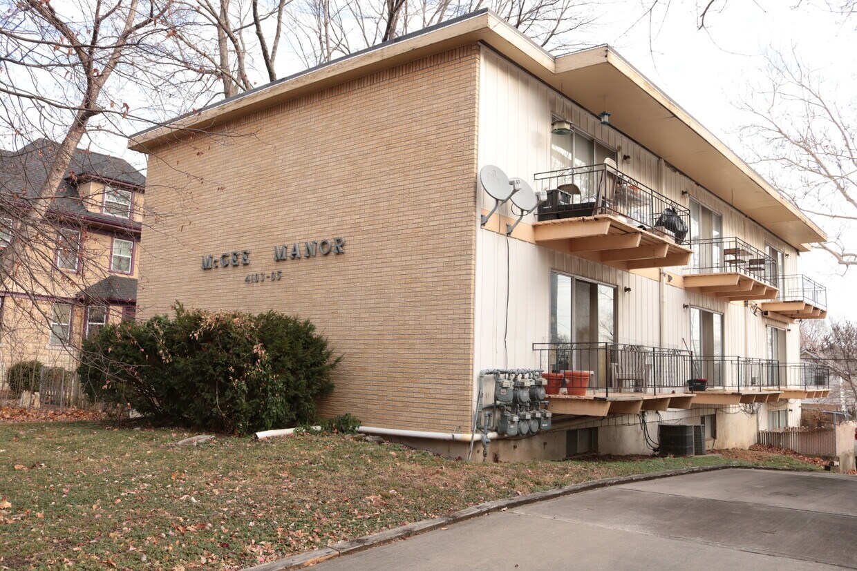 4103 McGee St Unit 2, Kansas City, MO 64111 Apartments in Kansas City