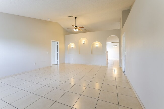 Foto del edificio - 742 Paris Dr