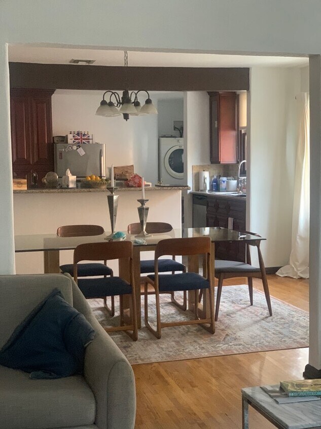 Foto principal - 6230 Lindenhurst Ave