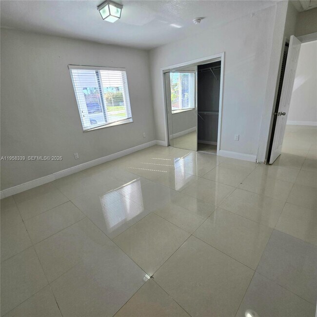 Building Photo - 7555 SW 28th Street Rd