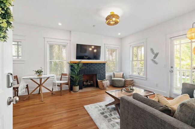 Foto del edificio - 211 Arpieka Ave