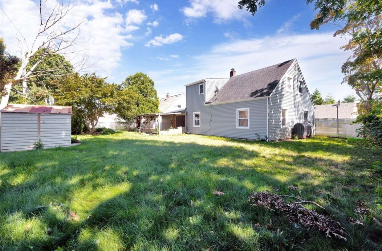 Primary Photo - 9 Hollow Ln