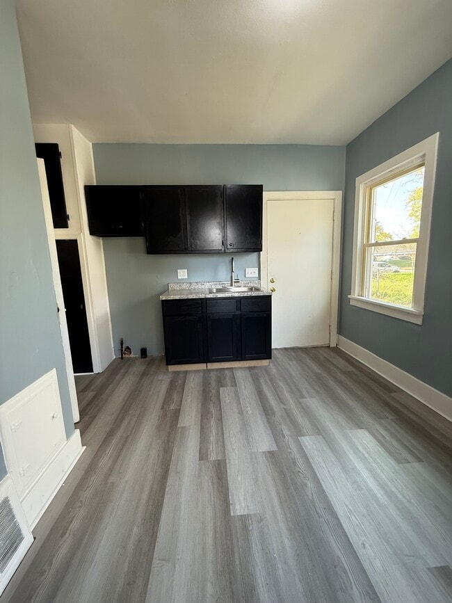 Foto del edificio - 215 E South St