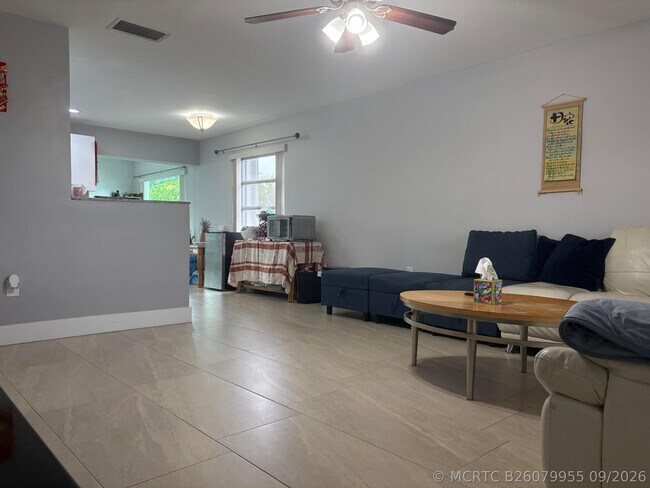 Foto del edificio - 6810 NW 26th St