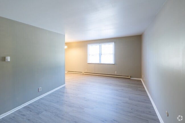 2BR, 1BA - 976SF - Living Room - MILLSTONE APARTMENTS