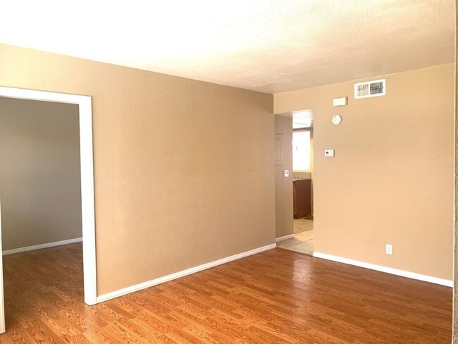 Building Photo - Check out this Freshly Painted and New Flo...