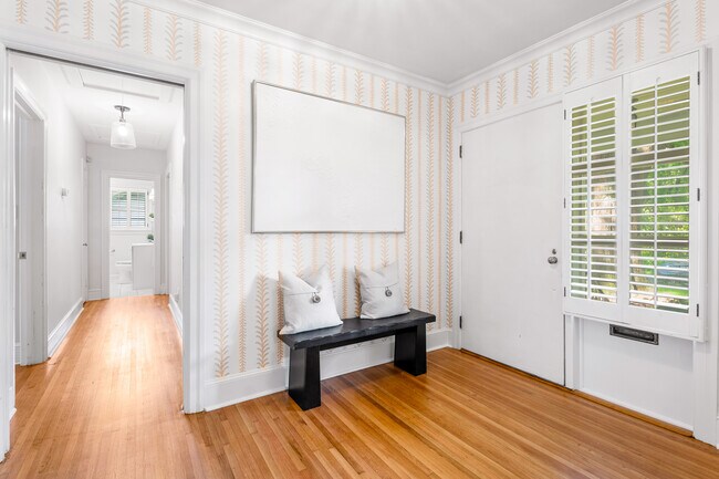 Foto del edificio - 5162 Lincrest Pl