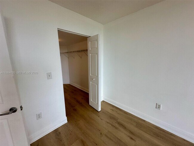 Foto del edificio - 3000 Coral Wy