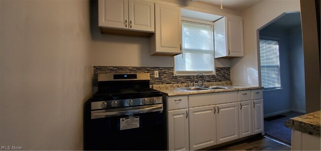 Foto del edificio - 5116 Clement Ave