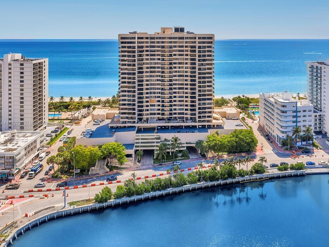 Foto principal - 2555 Collins Ave