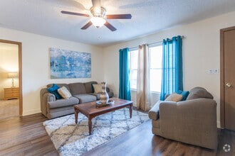 2BR, 2BA - 908 SF - Whispering Pines