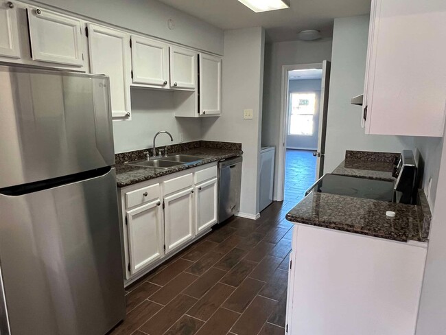 Foto del edificio - 1020-1022 Vera Court