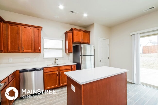 Building Photo - 1445 Lombar St