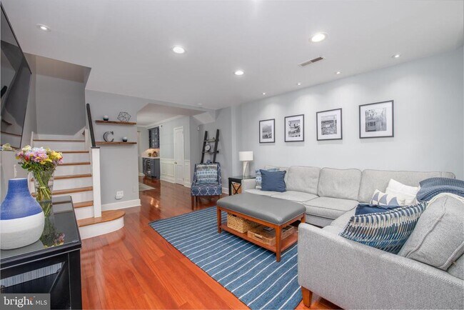 Building Photo - 307 Gaskill St