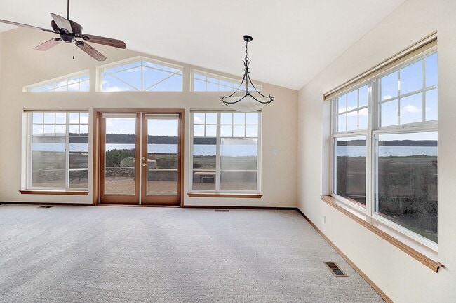 Foto del edificio - 2 Bed 2 Bath w/Large Office - Penn Cove Vi...