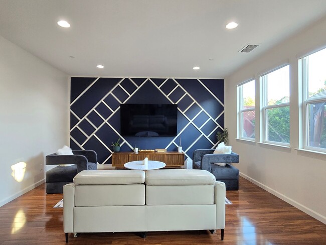Building Photo - Beautiful Smart Home with Solar, A/C, Larg...