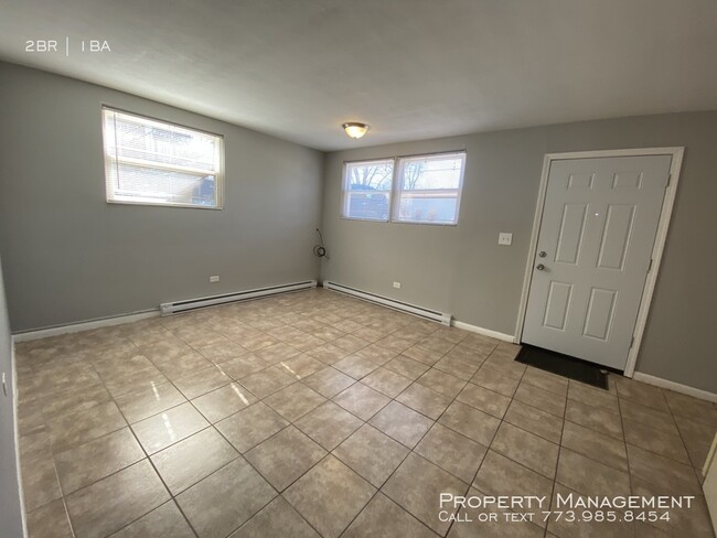 Building Photo - Large Brand New Corner Unit Remodeled 2-Be...