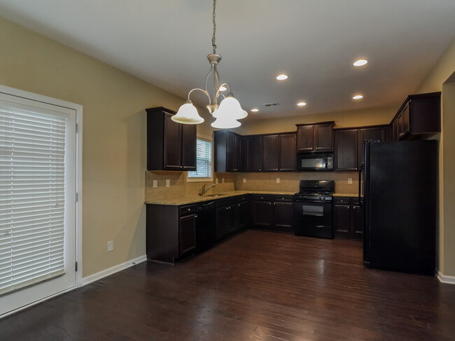 Building Photo - 785 Westmoreland Ln NE