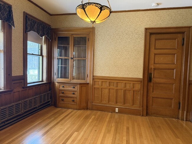 Building Photo - Hillview Off Campus Housing