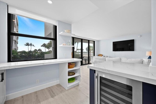 Building Photo - 2860 S Ocean Blvd