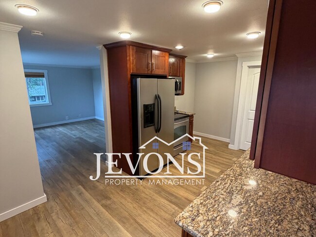 Foto del edificio - Spacious Single-Family Home on Elevated Corner Lot Near Seattle & Burien