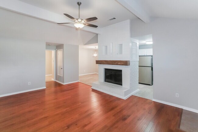 Building Photo - 216 Lantana Dr