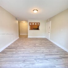 Building Photo - 10794 N Kendall Dr