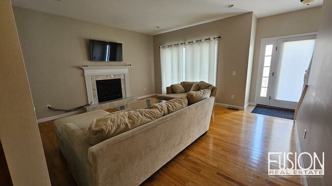 Building Photo - Quiet, Four Bedroom Colchester Gem!