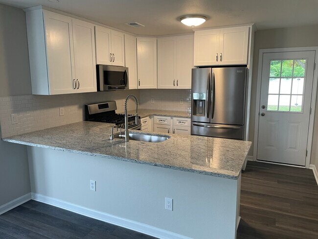 Foto del edificio - 1029 Stoney Falls Blvd