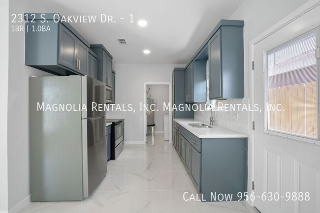 Building Photo - 2312 S Oakview Dr