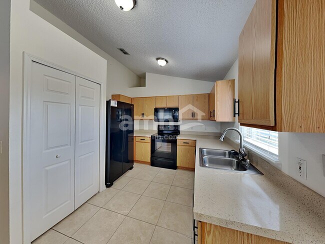 Foto del edificio - 7378 High Bluff Rd N