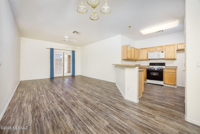 Building Photo - 8403 N Coyote View Ct