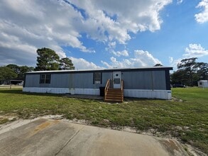 Building Photo - 105 Colonial Ct