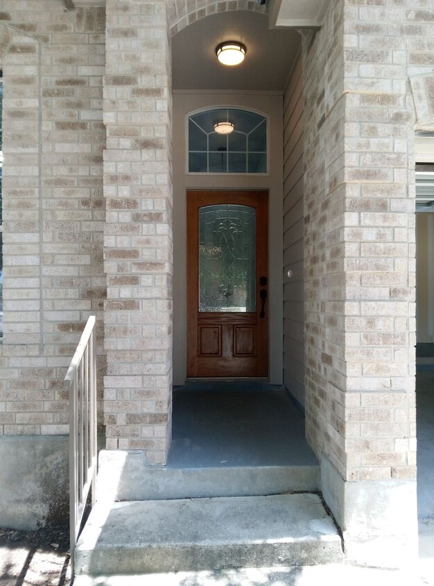 Foto principal - Beautiful and Spacious 3bdrm/2bath 2 car g...