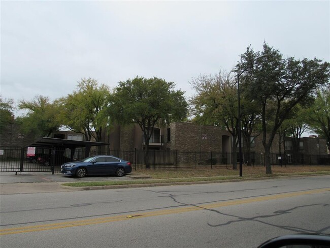 Building Photo - 5622 Boca Raton Blvd