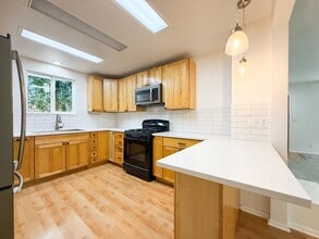 Building Photo - 5521 Brooklyn Ave NE