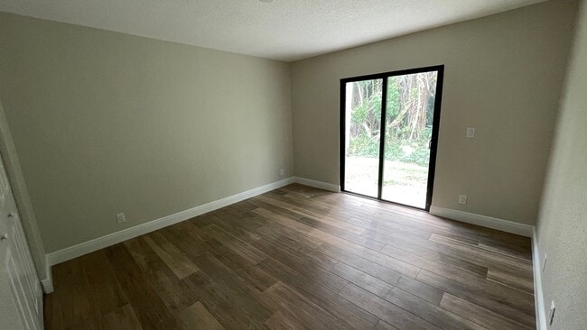 Building Photo - 3525 Montante Blvd