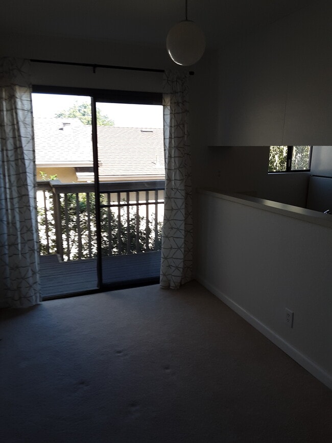 Building Photo - 515 Ramona Ct