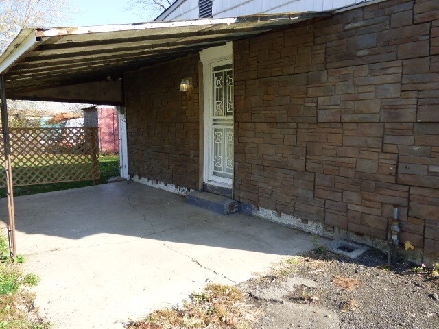 Building Photo - South side 2 BR cottage