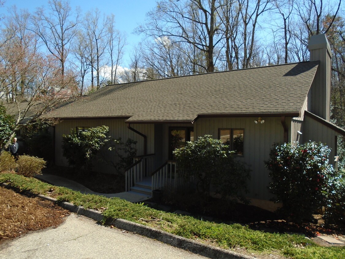 Front View - 335 Melrose Ave